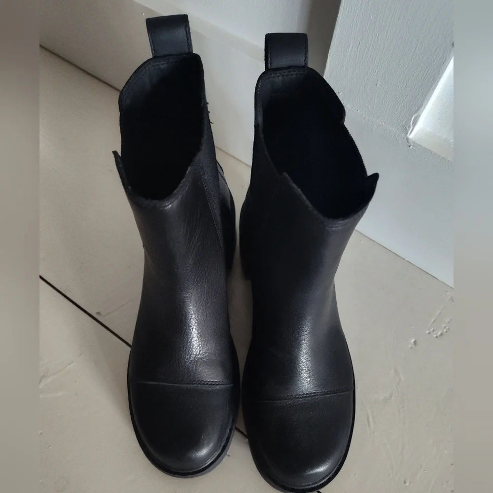 Sorel NWOT Women's Black Joan Now Round Toe Pull On Chelsea Boot | Sz 9.5